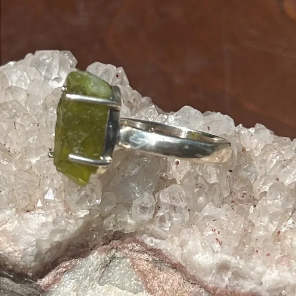 NATURAL PERIDOT 925 STERLING SILVER RING, SIZE 6 - Picture 2 of 7